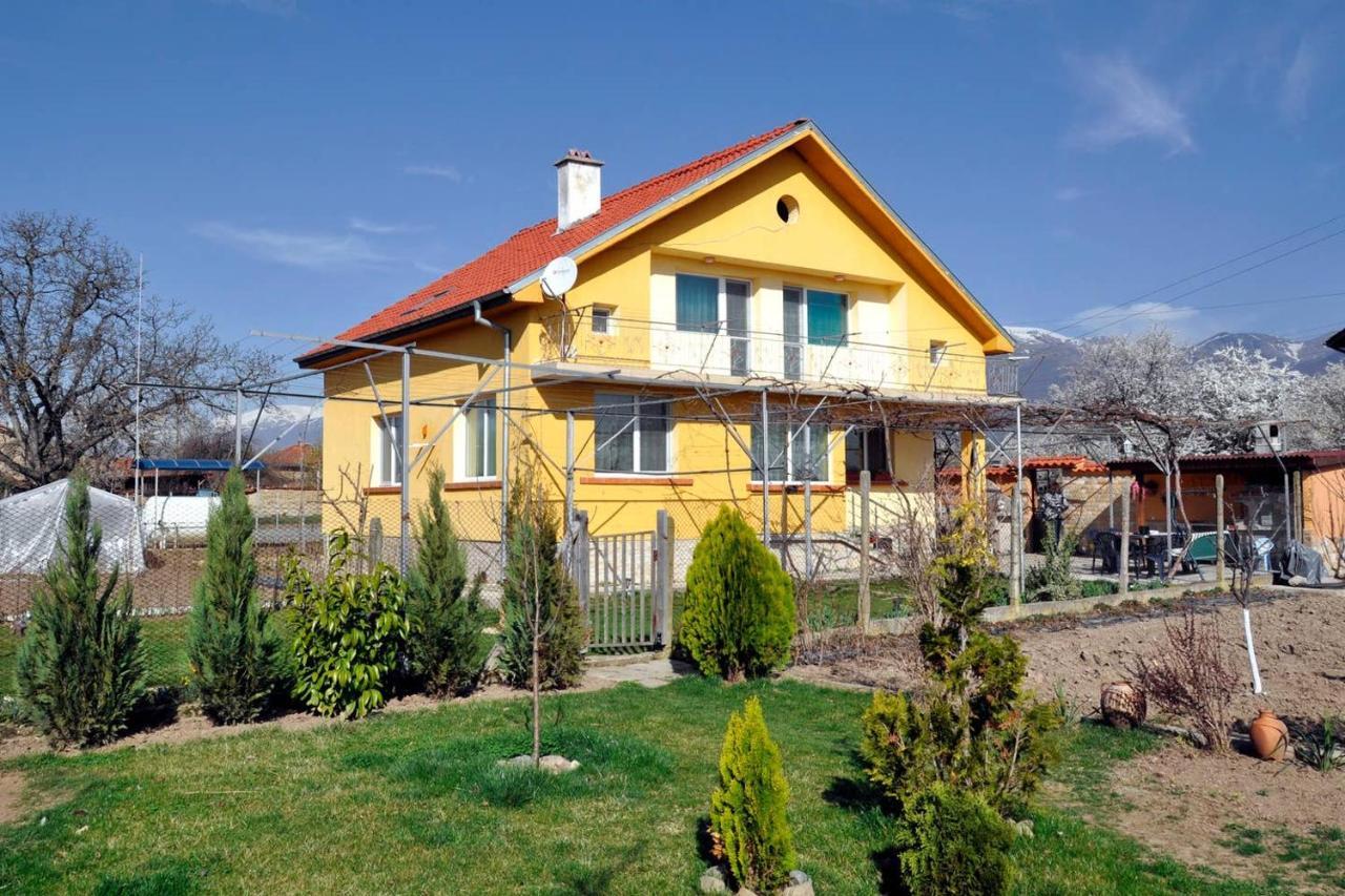 Vila V S. Gabarevo, Dolinata Na Rozite. Villa Buitenkant foto